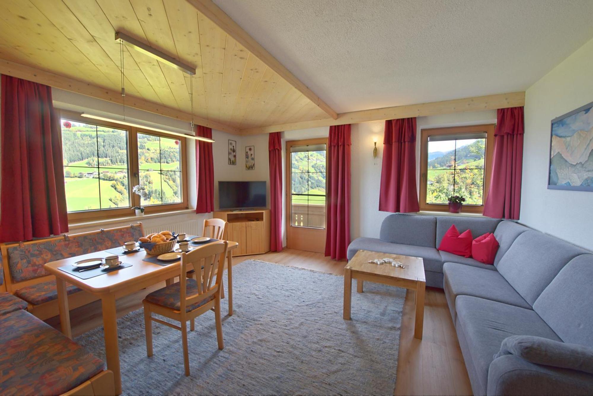 Ferienwohnung Ausblick Zillertal Hainzenberg Bagian luar foto