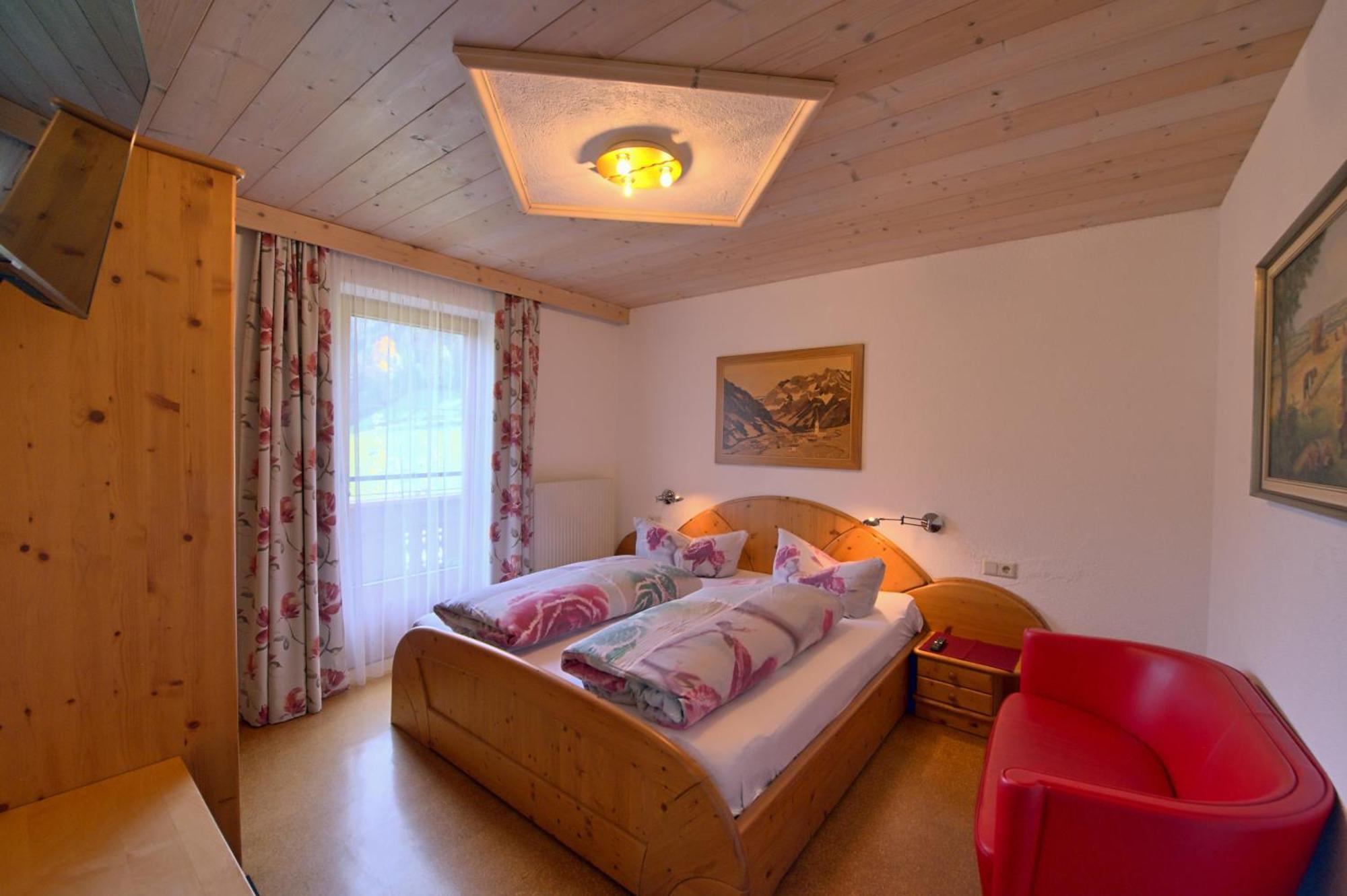 Ferienwohnung Ausblick Zillertal Hainzenberg Bagian luar foto