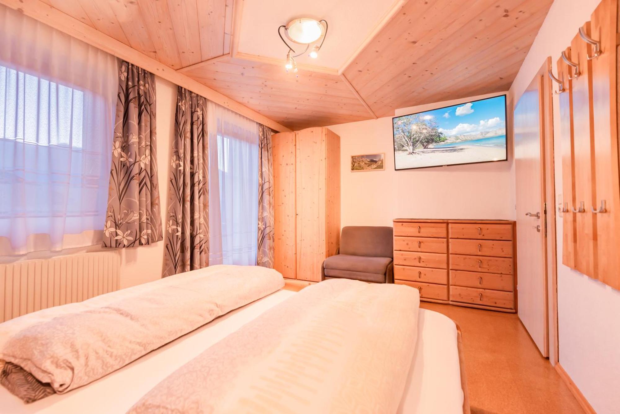 Ferienwohnung Ausblick Zillertal Hainzenberg Bagian luar foto