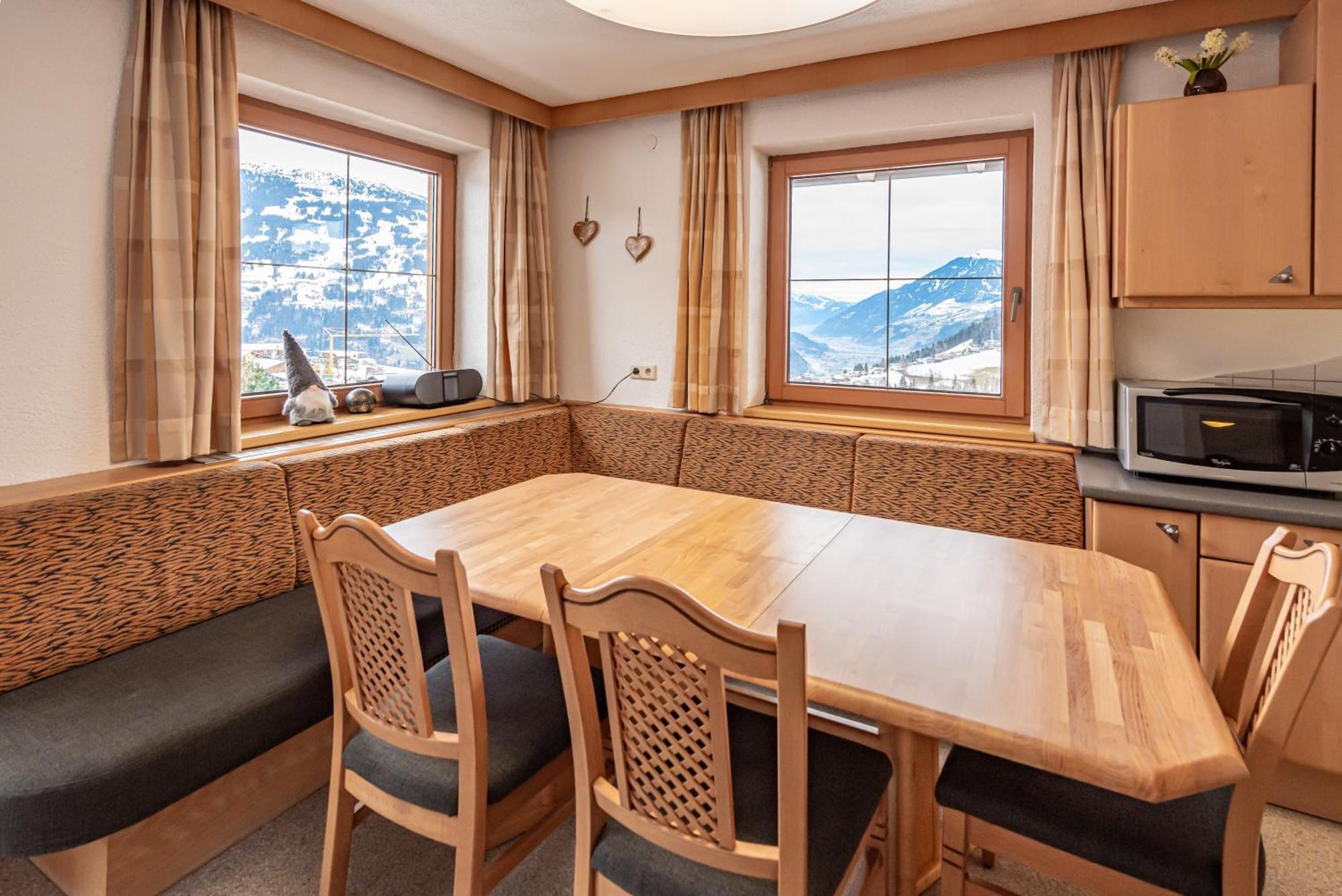 Ferienwohnung Ausblick Zillertal Hainzenberg Bagian luar foto