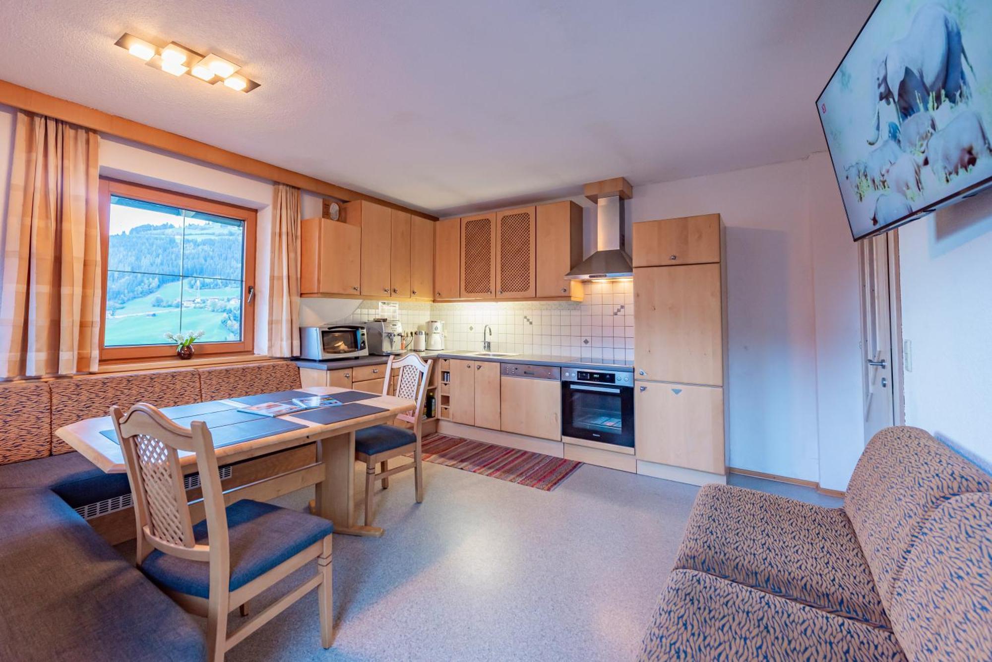 Ferienwohnung Ausblick Zillertal Hainzenberg Bagian luar foto