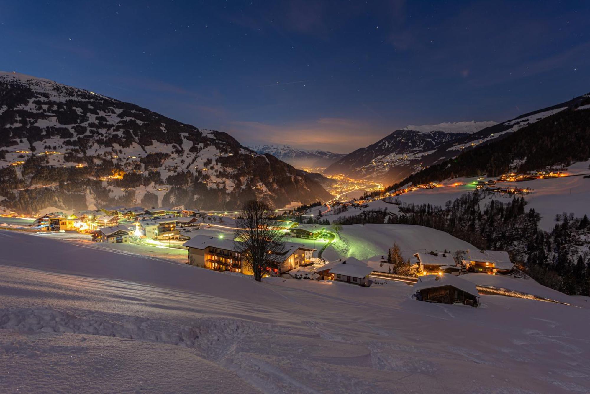 Ferienwohnung Ausblick Zillertal Hainzenberg Bagian luar foto
