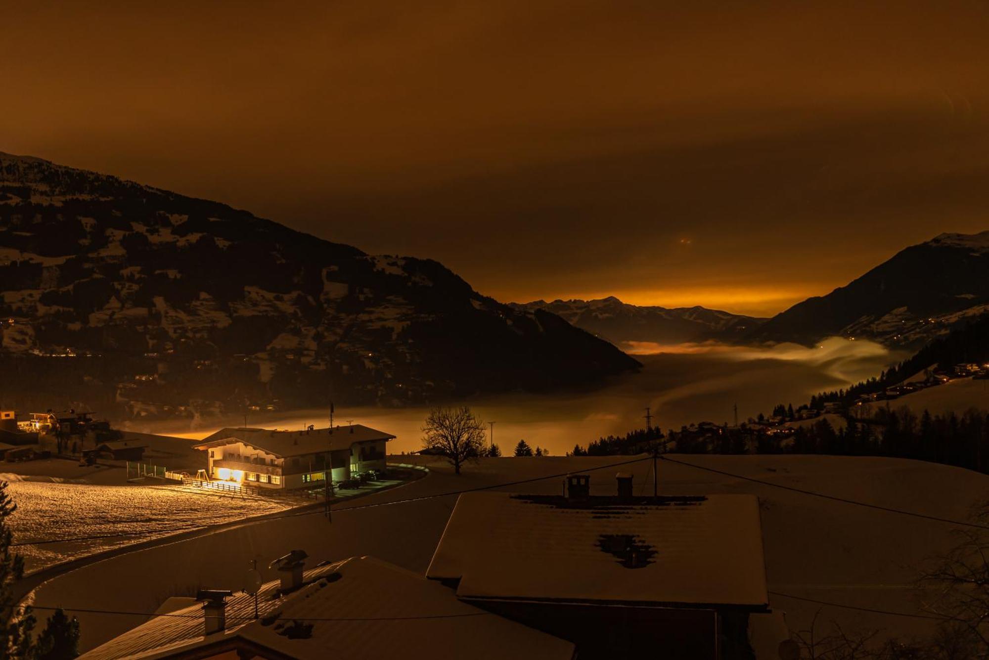 Ferienwohnung Ausblick Zillertal Hainzenberg Bagian luar foto