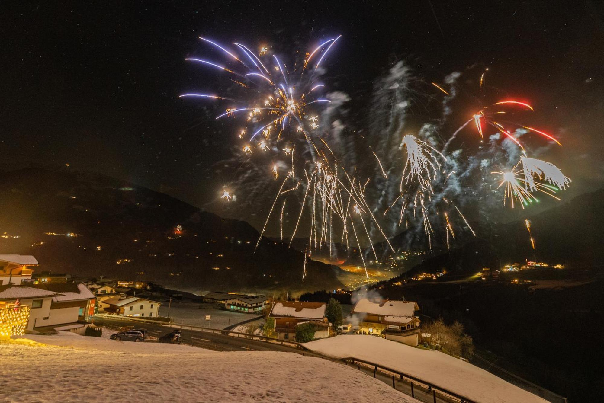 Ferienwohnung Ausblick Zillertal Hainzenberg Bagian luar foto