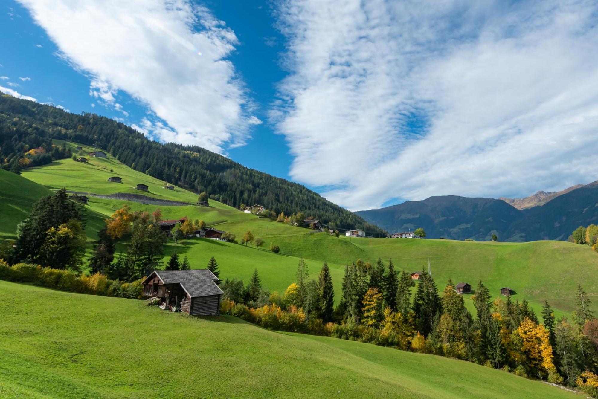 Ferienwohnung Ausblick Zillertal Hainzenberg Bagian luar foto