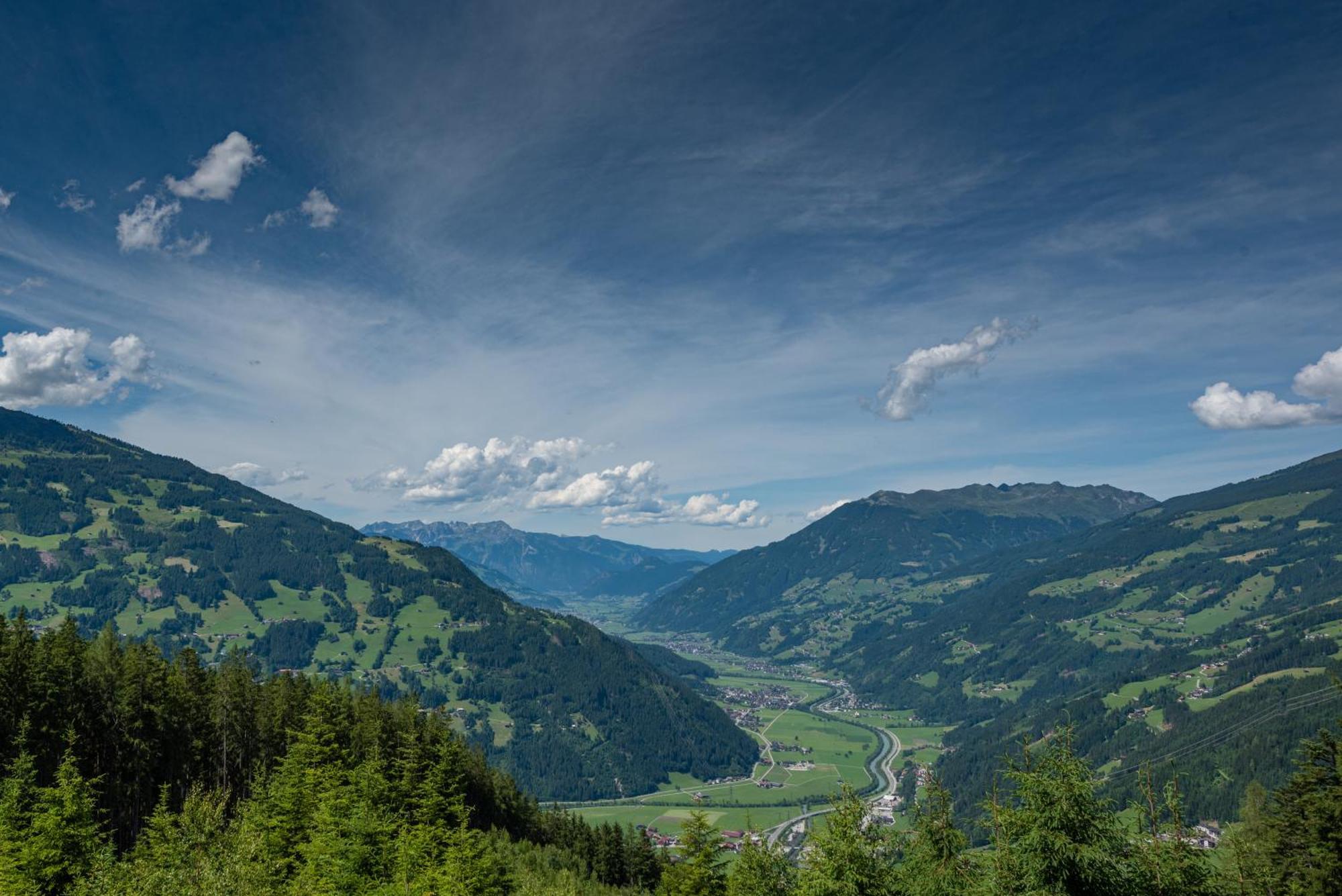 Ferienwohnung Ausblick Zillertal Hainzenberg Bagian luar foto