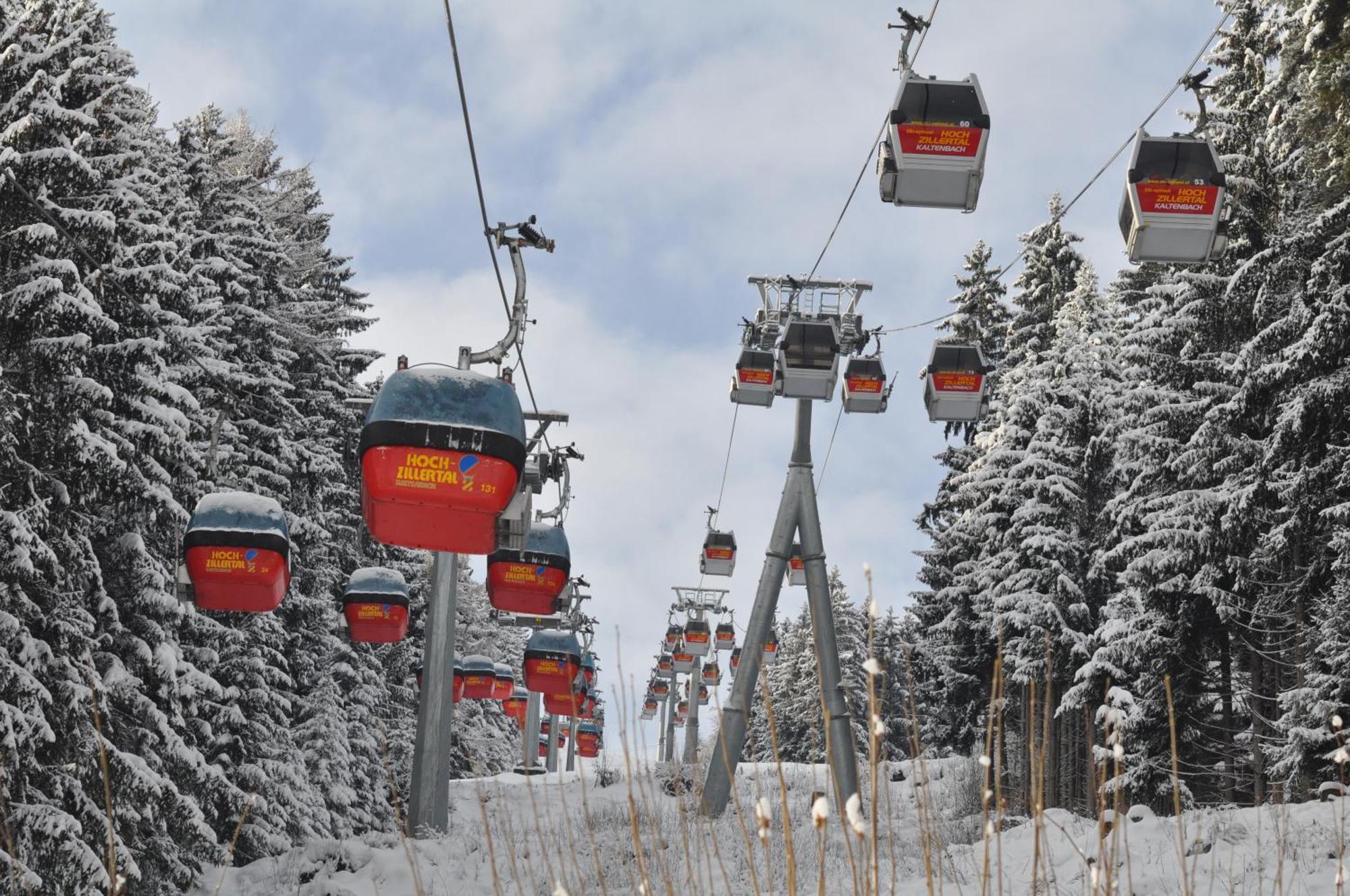 Ferienwohnung Ausblick Zillertal Hainzenberg Bagian luar foto