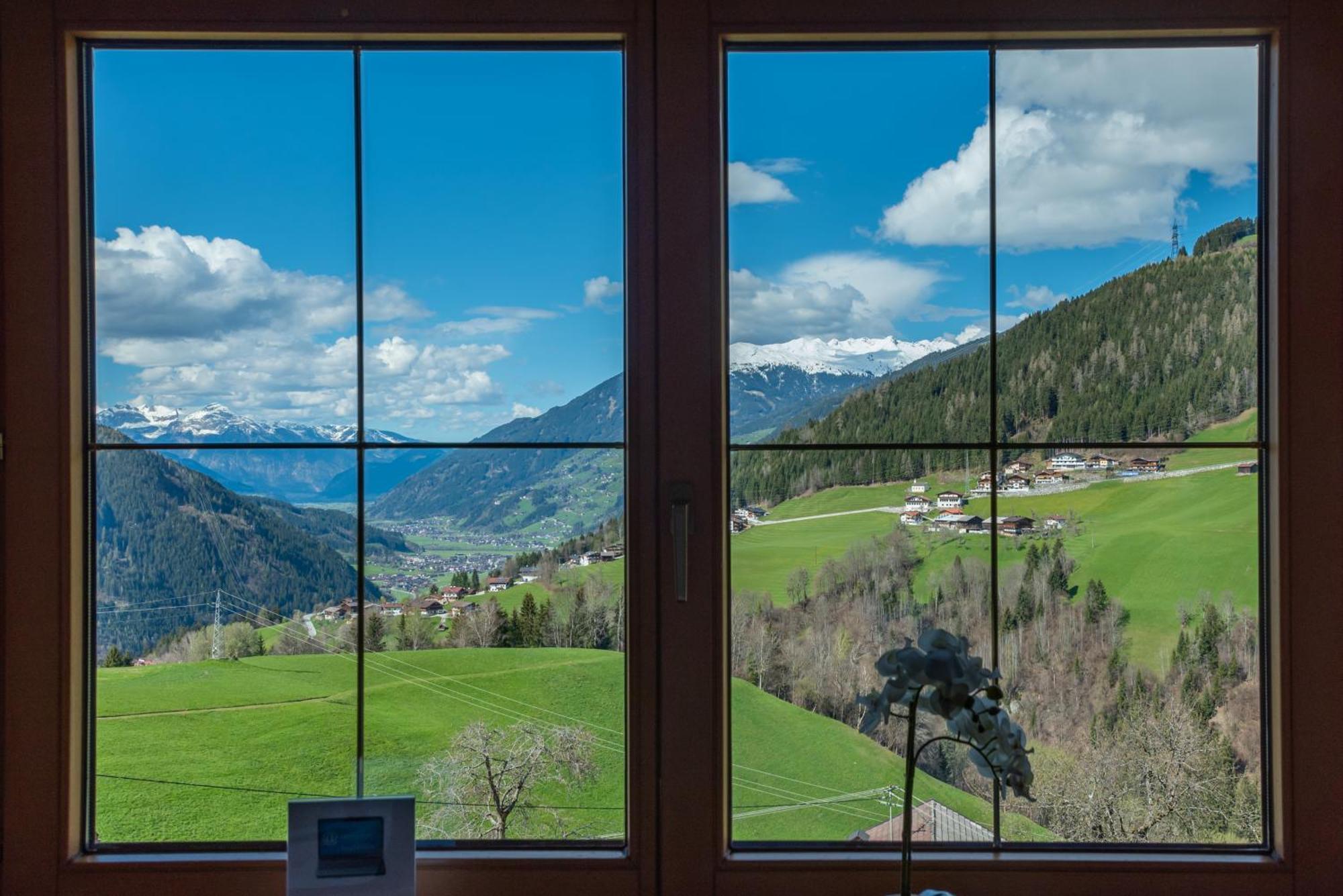 Ferienwohnung Ausblick Zillertal Hainzenberg Bagian luar foto