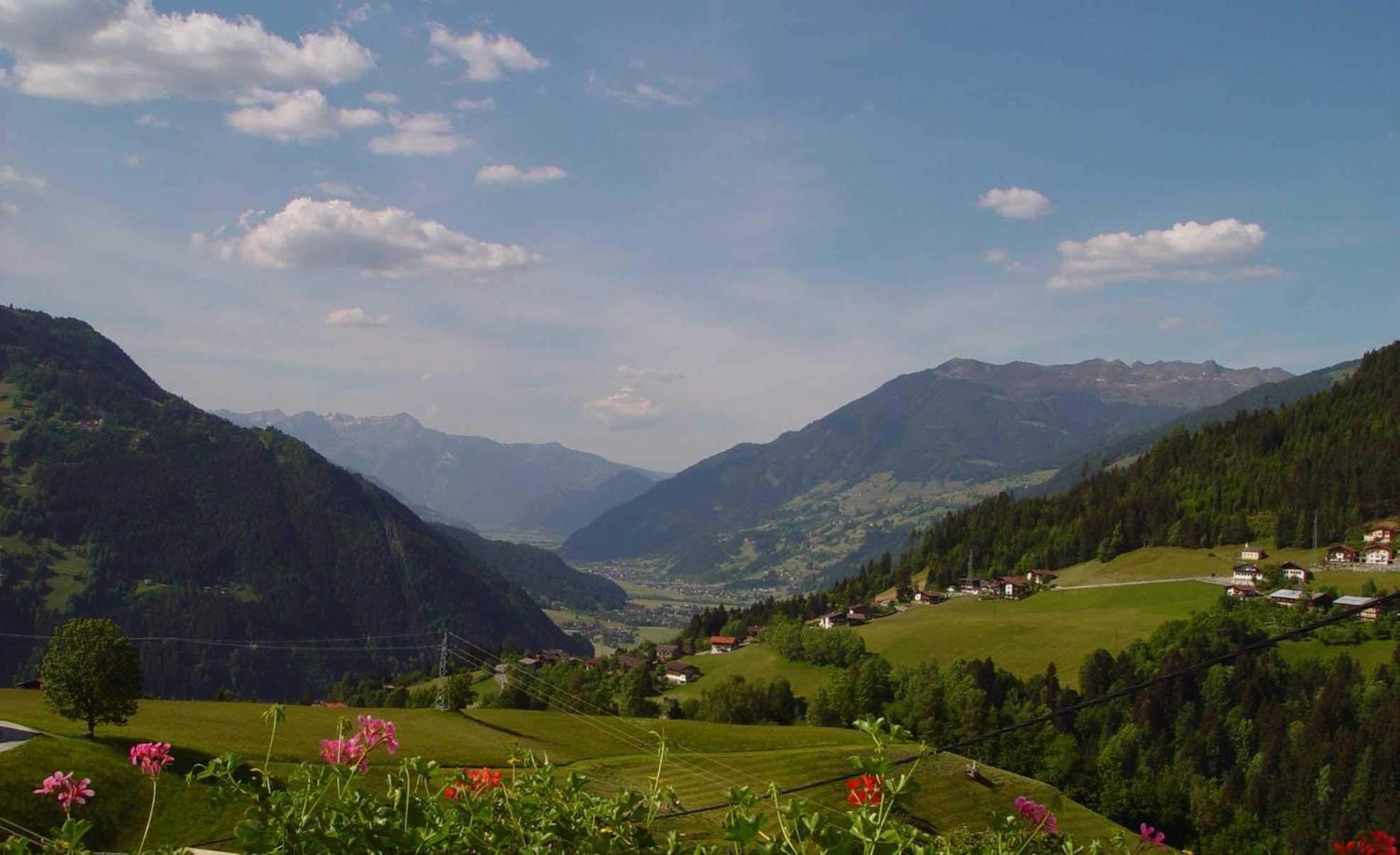 Ferienwohnung Ausblick Zillertal Hainzenberg Bagian luar foto