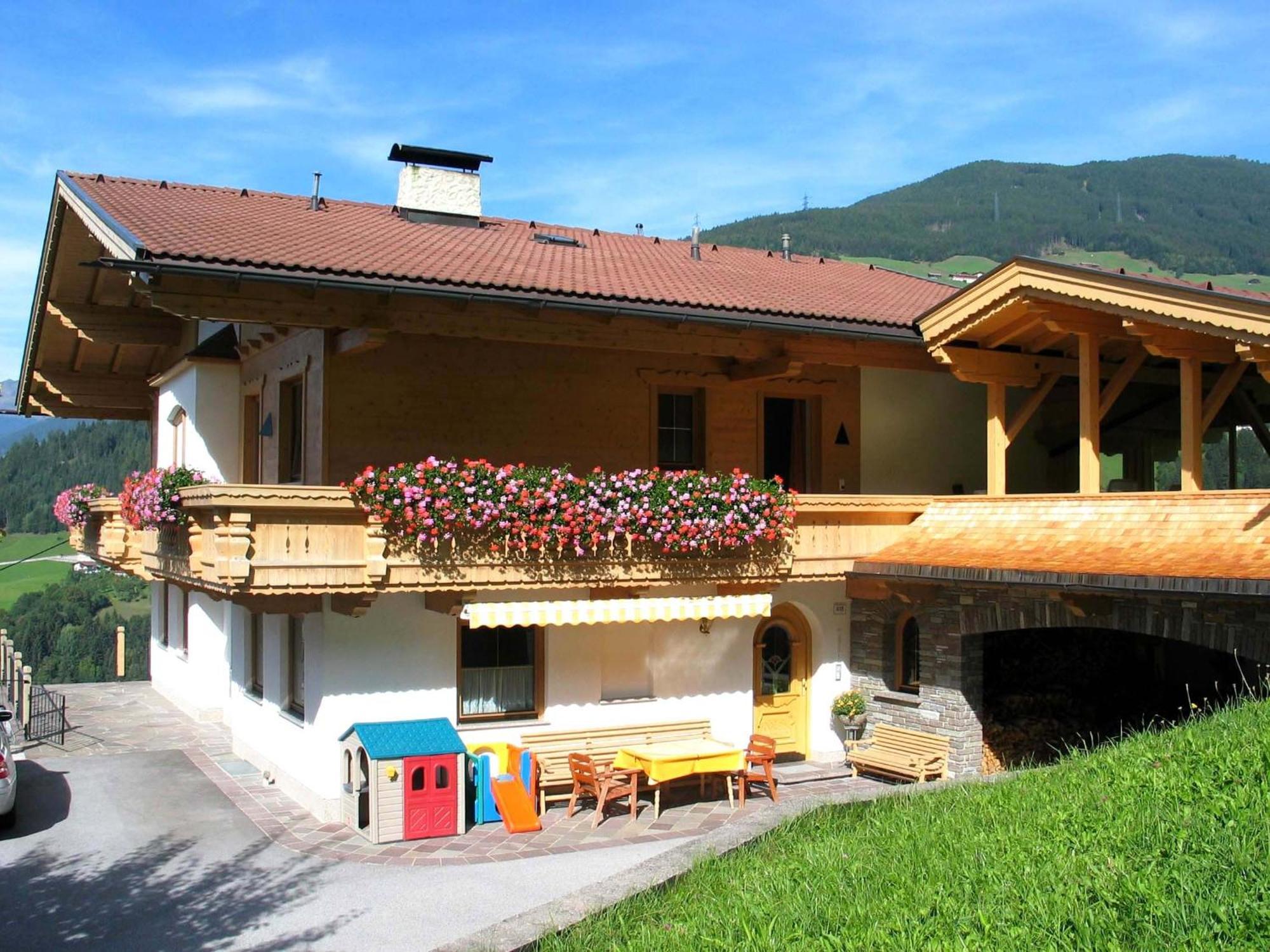 Ferienwohnung Ausblick Zillertal Hainzenberg Bagian luar foto