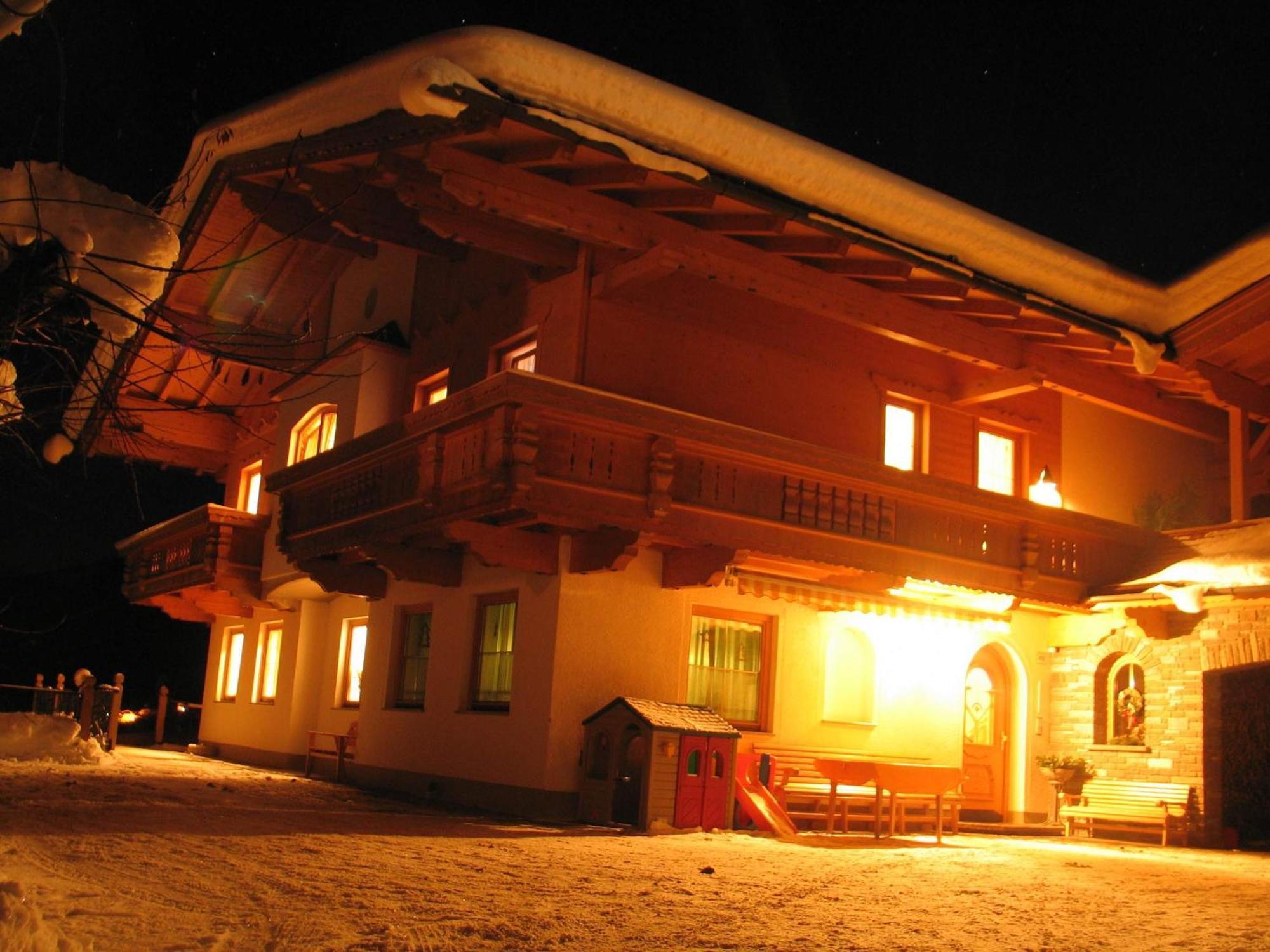 Ferienwohnung Ausblick Zillertal Hainzenberg Bagian luar foto